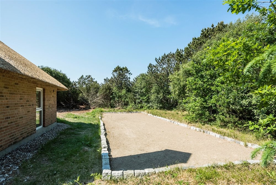 Petanquebane på den anden side af huset nr. 22