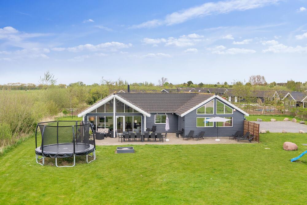 Sommerhus til 18 personer ved Marielyst