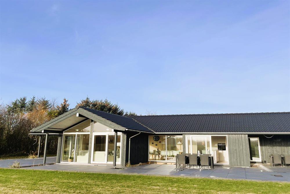 Sommerhus til 8 personer ved Skaven Strand