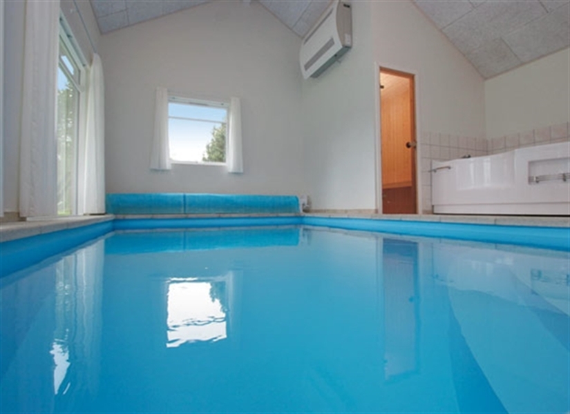 Luksus poolsommerhus ved Rødby til 18 personer